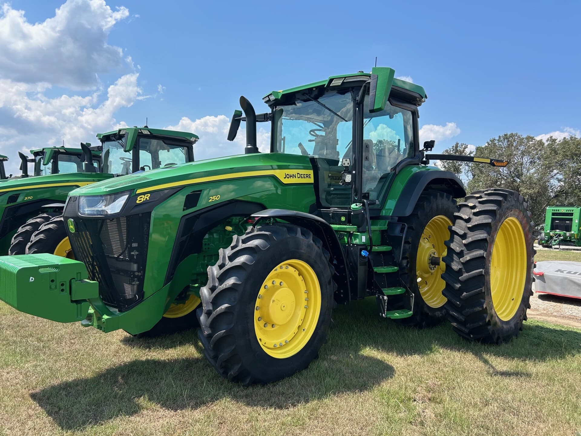 2023 John Deere 8R 250 Image