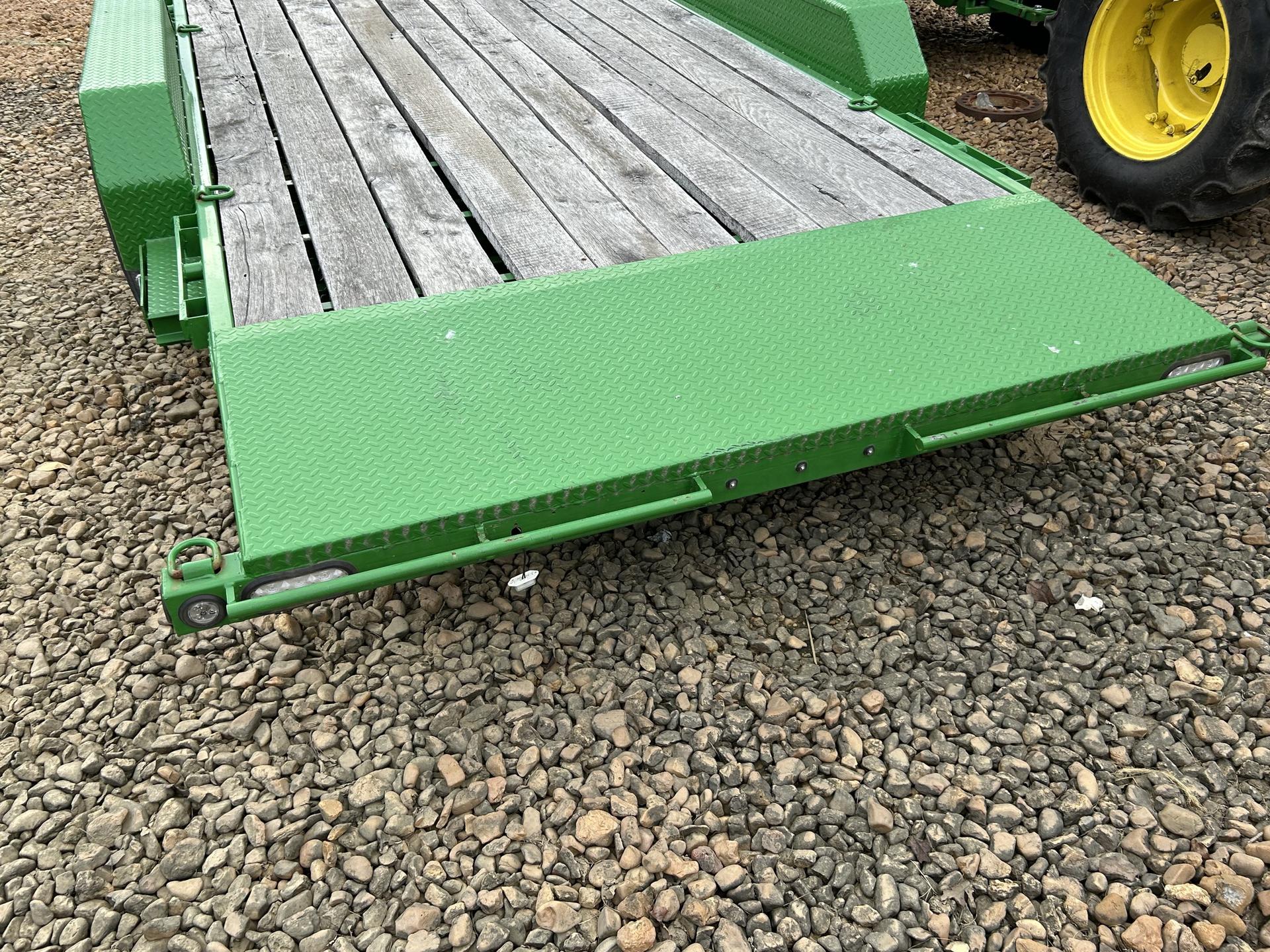 2022 John Deere 20ft Equip Trailer Image