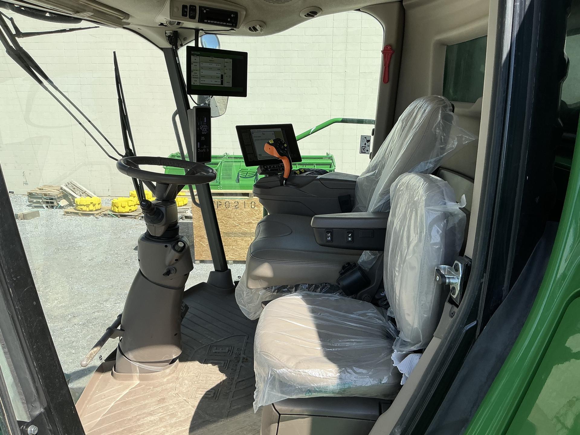 2024 John Deere S780 Image
