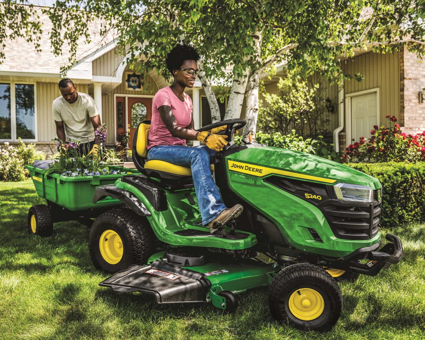John Deere S240 Lawn Tractor