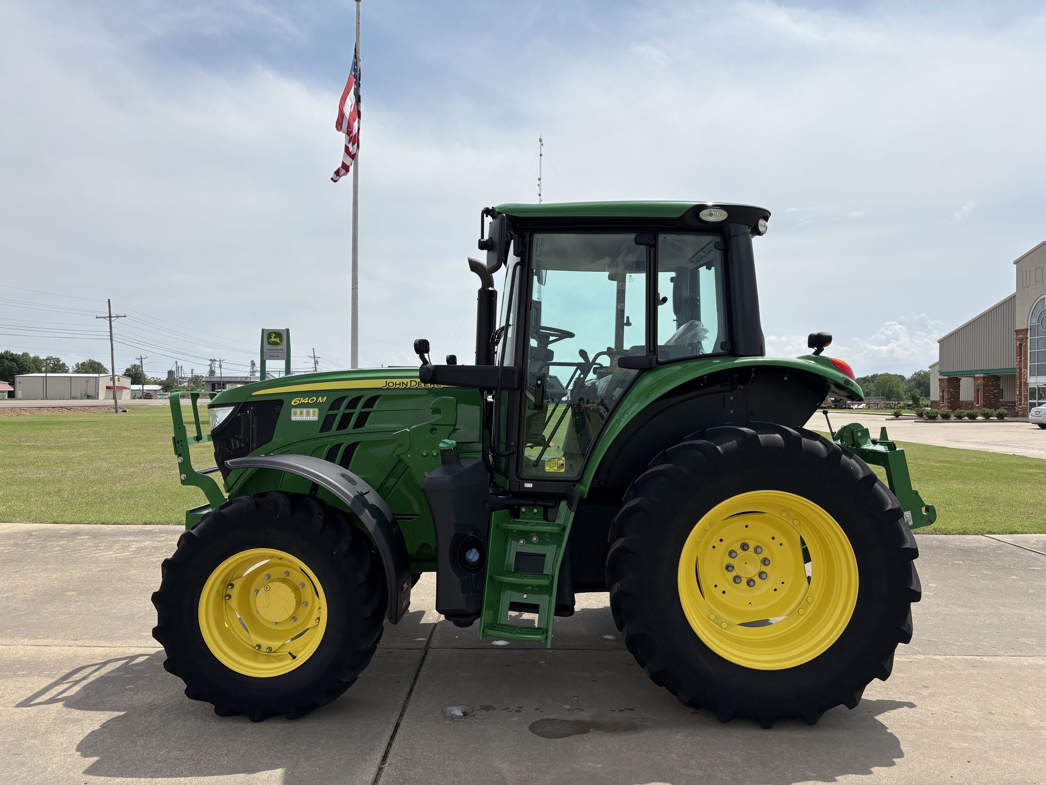 2021 John Deere 6140M Image