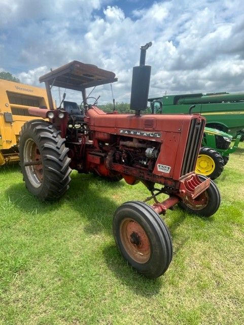 1970 Farmall Farmall 806 Image