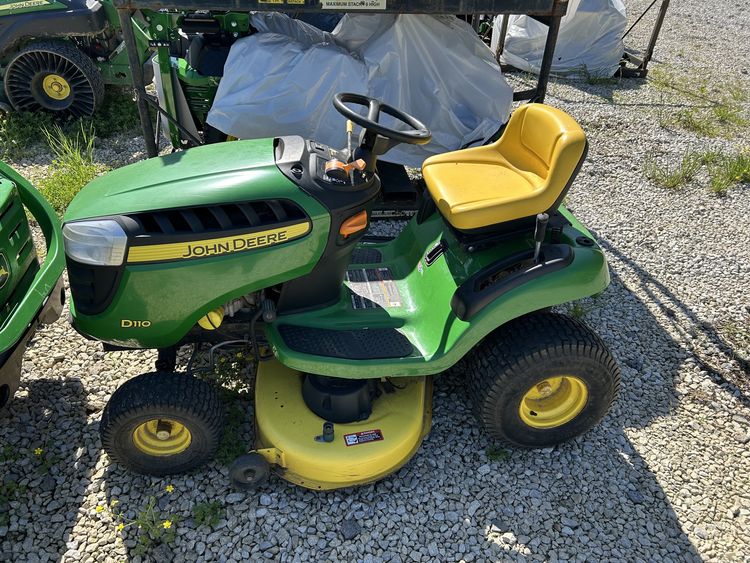 2016 John Deere D110 Image