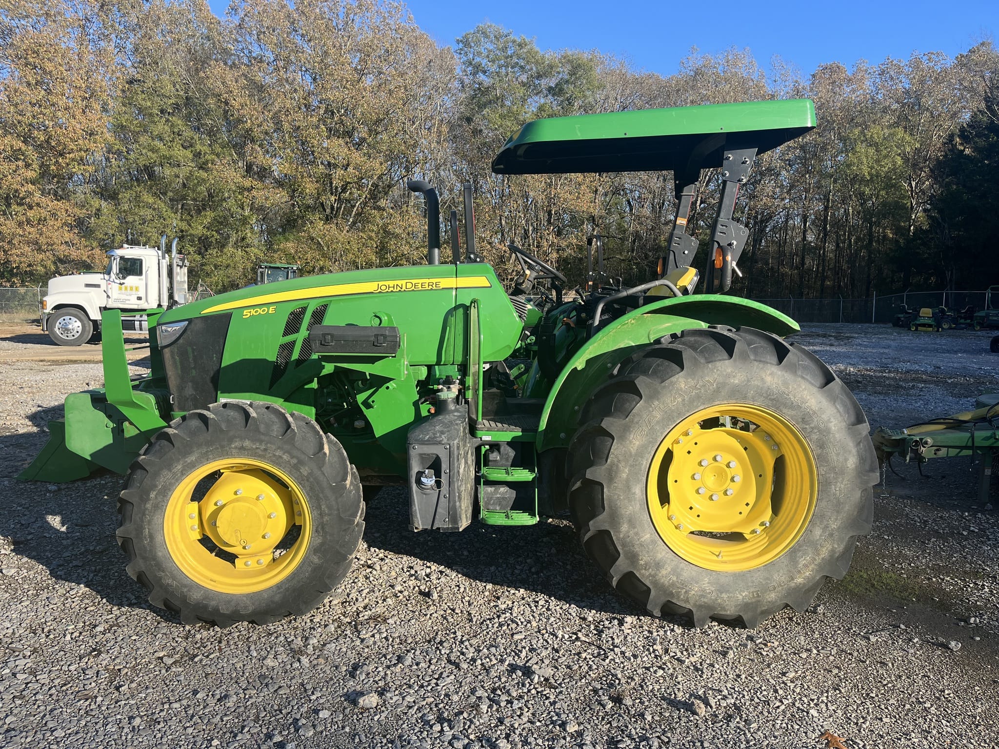2017 John Deere 5100E Image