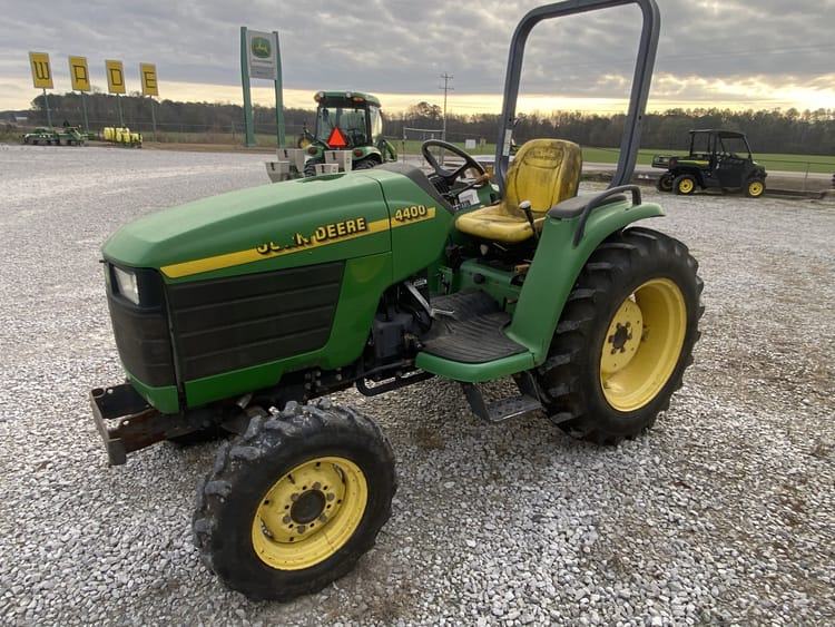1999 John Deere 4400 Image