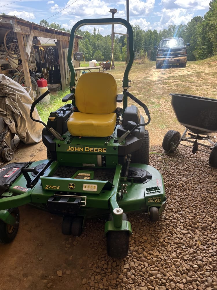 2020 John Deere Z720E Image