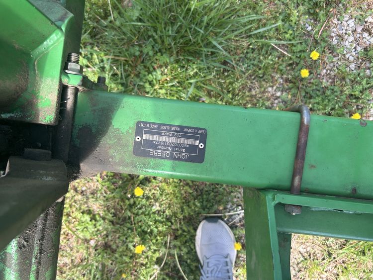2005 John Deere 702 Image