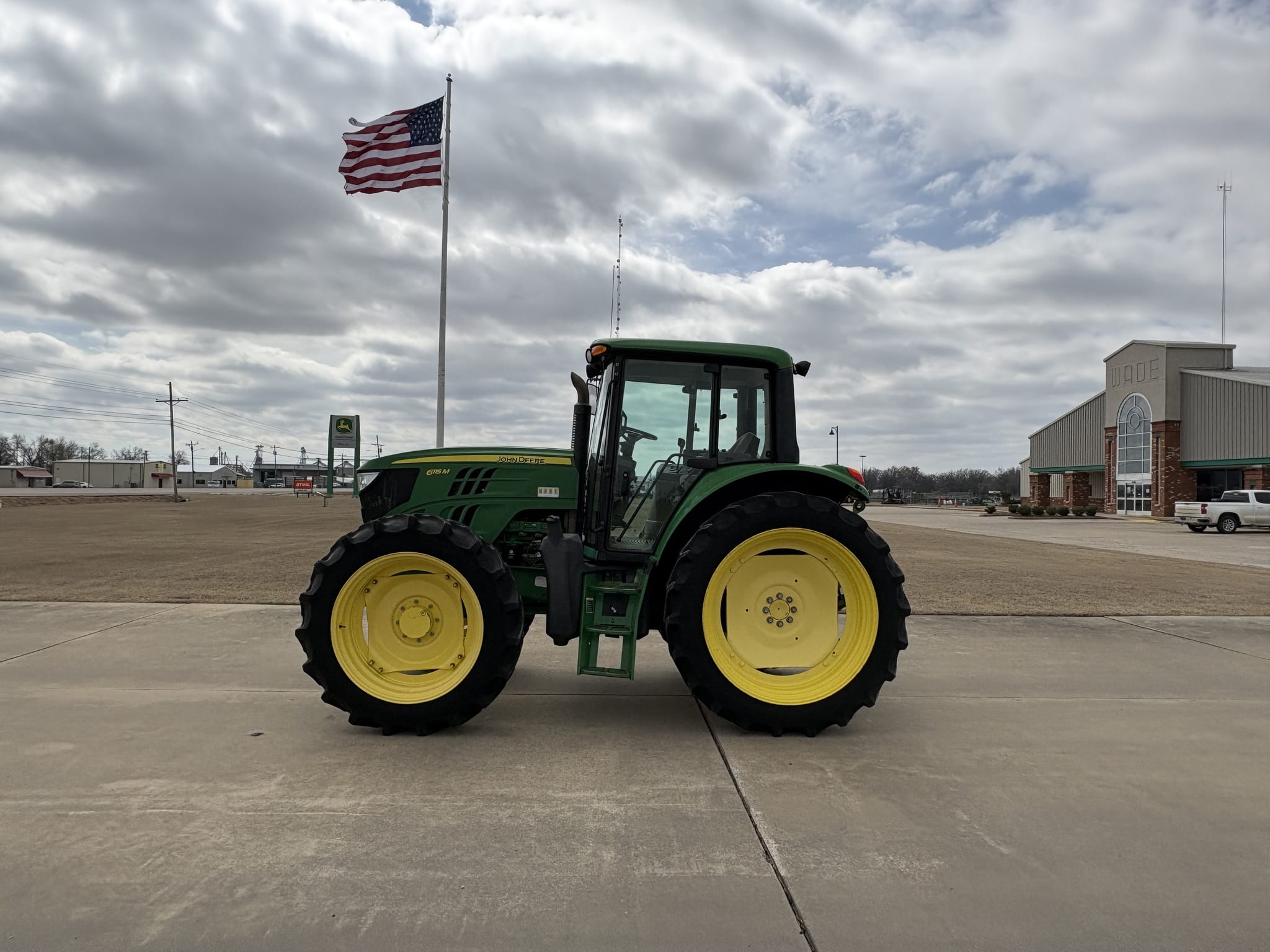 2014 John Deere 6115M Image
