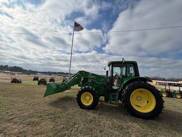 2015 John Deere 6125M Image
