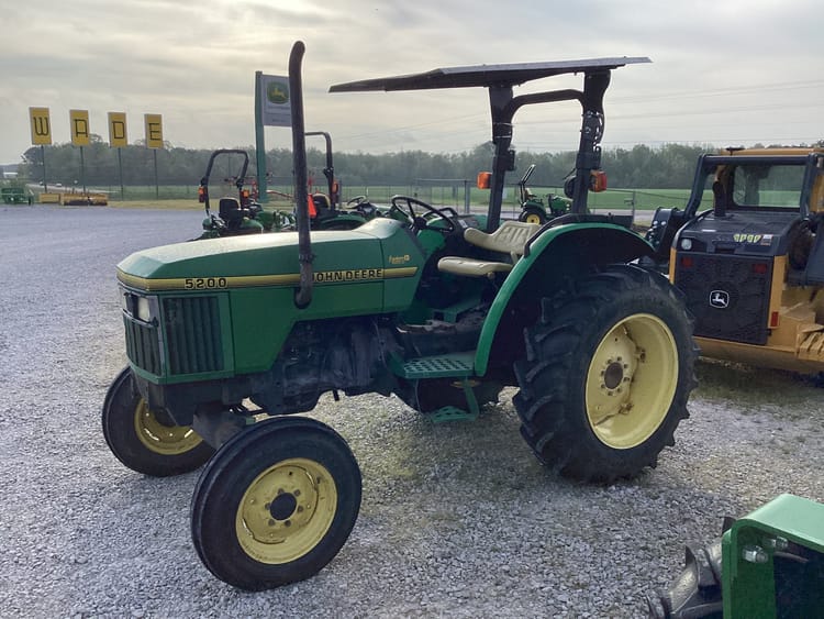 1995 John Deere 5200 Image