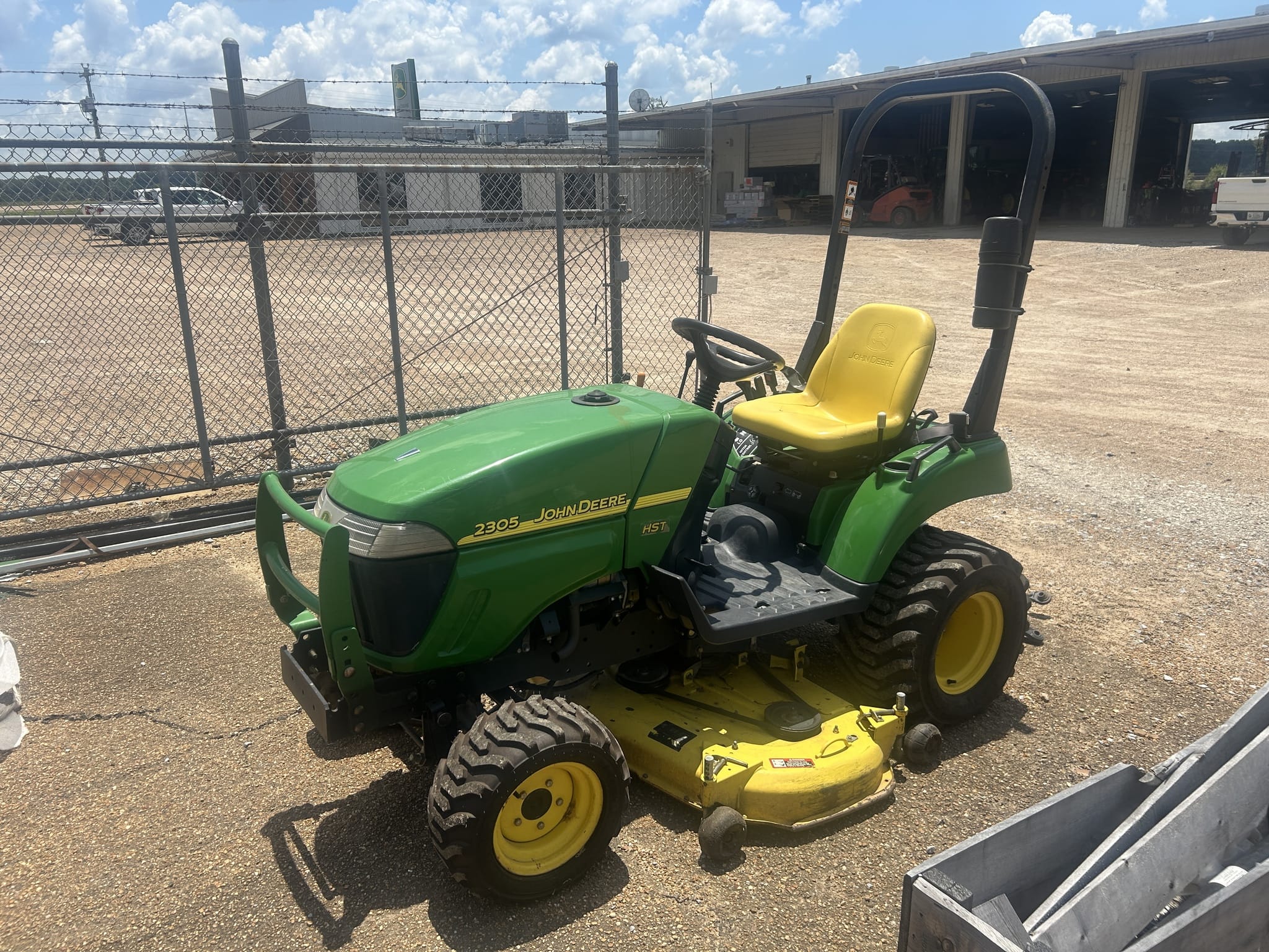 2008 John Deere 2305 Image