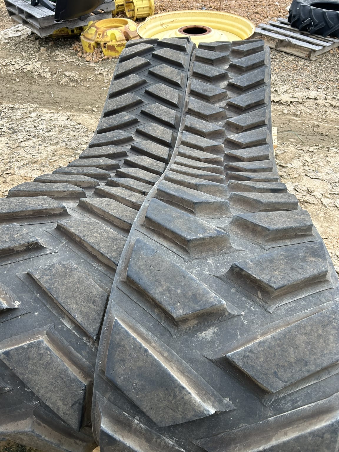2024 John Deere 18″ 8RX Tracks Image