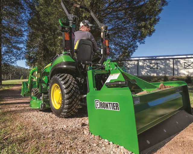 1025bb28-min John Deere 1025R with Box Blade